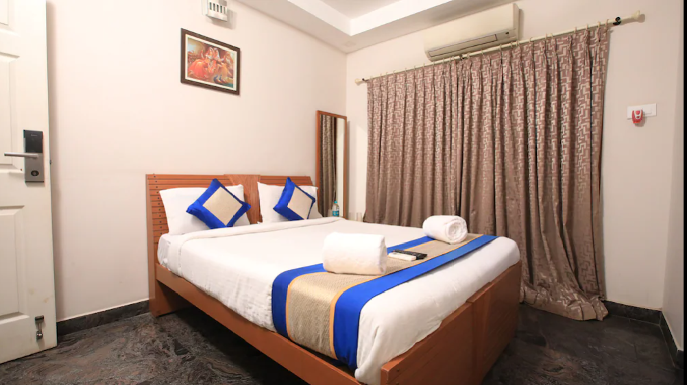 Rithikha Inn porur by R hotels | Deluxe Double Room (2 Adults + 1 Child)